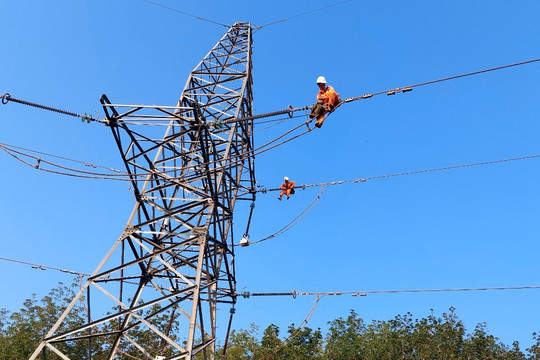 Truyền tải điện Đắk Nông bảo đảm lưới điện vận hành an toàn, liên tục