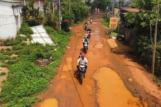 Dự án giao thông ở Đắk Nông bị quy hoạch khai thác bô xít "níu chân"