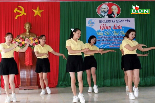 Sôi nổi dân vũ thể thao của phụ nữ thôn 11, xã Quảng Tân