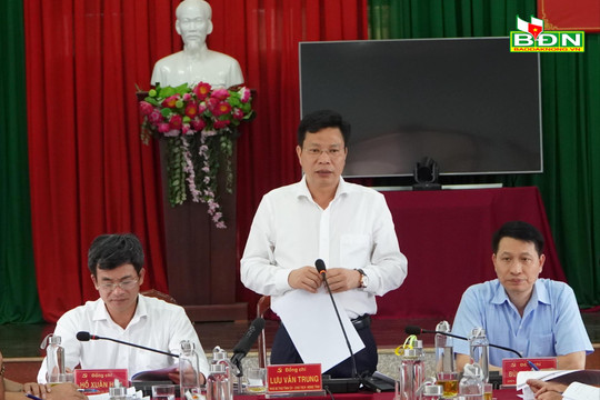 Đồng chí Lưu Văn Trung làm việc với Ban Thường vụ Huyện ủy Tuy Đức