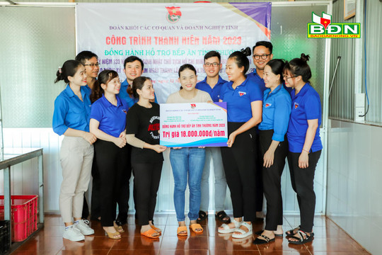 Thanh niên Đoàn khối Đắk Nông đồng hành hỗ trợ bếp ăn tình thương