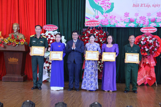 Huyện Đắk R'lấp khen thưởng 5 tổ chức, 7 cá nhân học và làm theo lời Bác
