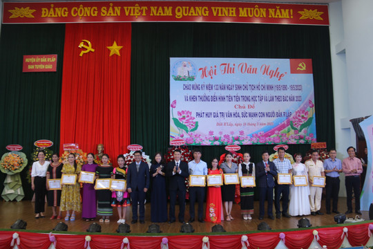 Đắk R'lấp tổ chức Hội thi văn nghệ chào mừng 133 năm ngày sinh Chủ tịch Hồ Chí Minh