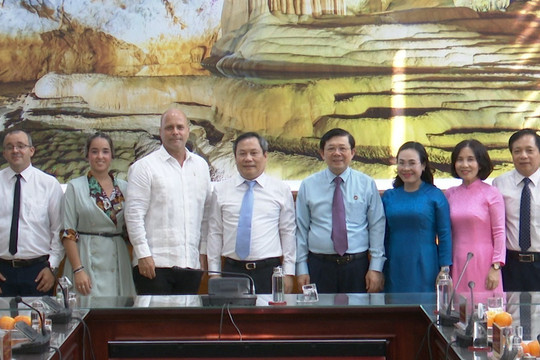 Đoàn đại biểu cấp cao Ủy ban Bảo vệ Cách mạng Cuba thăm Quảng Bình
