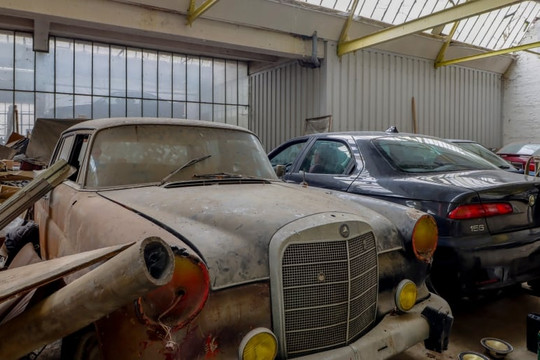 Ngỡ ngàng với 'kho báu' chứa toàn xe cổ bị bỏ hoang ở Bỉ