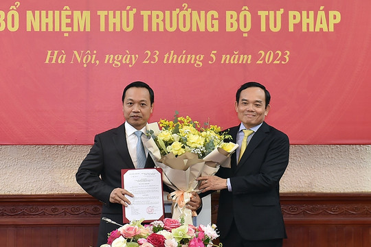 Phó Thủ tướng Trần Lưu Quang trao quyết định bổ nhiệm tân Thứ trưởng