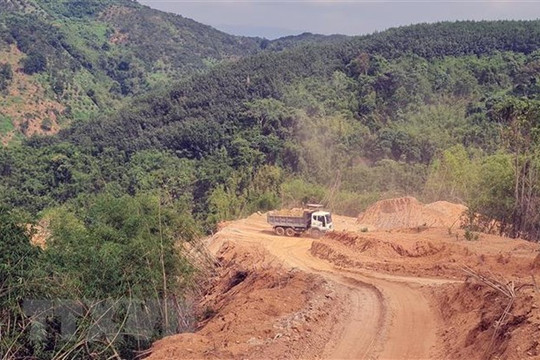 Đắk Nông: Nhà thầu thi công trên phần đất chưa hoàn thành đền bù