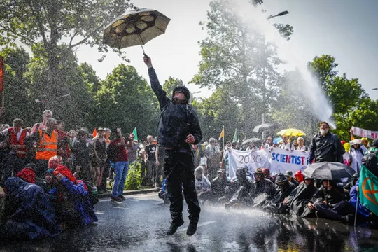 Hà Lan bắt hàng nghìn người biểu tình phản đối nhiên liệu hóa thạch