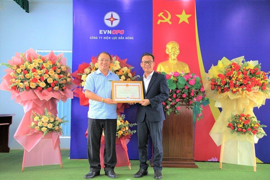 PC Đắk Nông nhận bằng khen của Bảo hiểm xã hội Việt Nam
