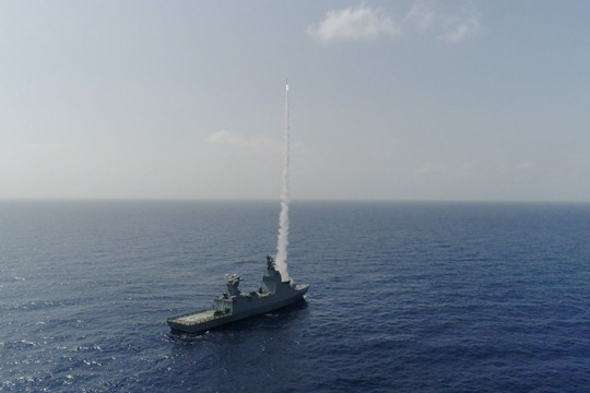 Israel thử nghiệm thành công hệ thống đánh chặn Vòm Sắt trên biển