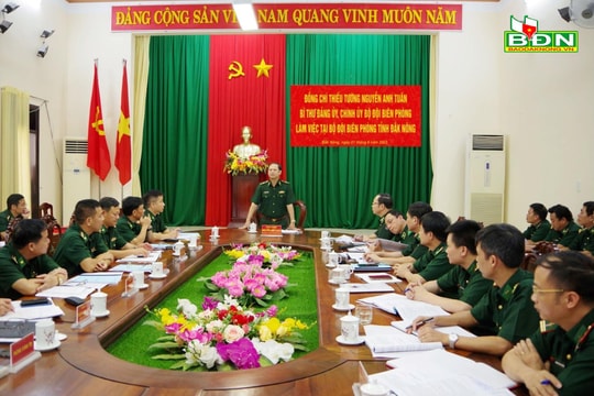 Thiếu tướng Nguyễn Anh Tuấn làm việc tại BĐBP tỉnh Đắk Nông