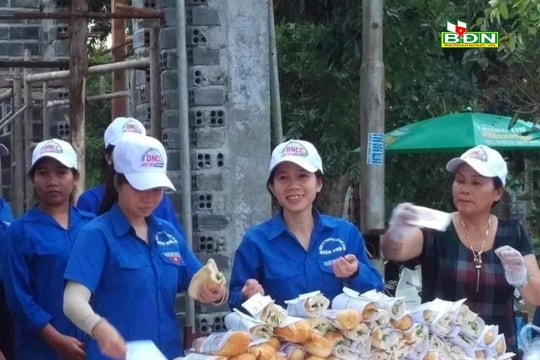 Áo xanh tình nguyện mùa thi