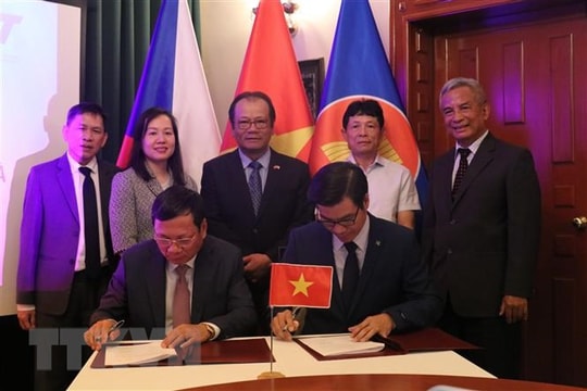 Hợp tác giữa hội người Việt Nam tại châu Âu và Đại học Tôn Đức Thắng
