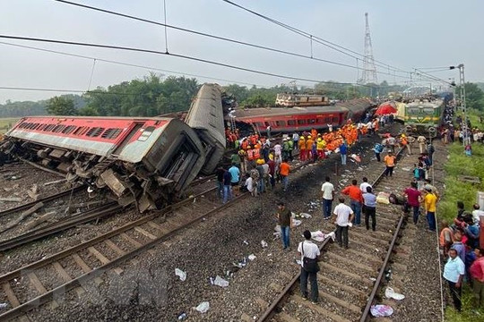 Lãnh đạo Việt Nam chia buồn về vụ tai nạn đường sắt thảm khốc ở Ấn Độ