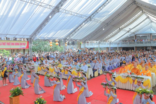Đắk Nông: Ban Trị sự Phật giáo tỉnh trang nghiêm tổ chức Đại lễ Phật đản và diễu hành xe hoa