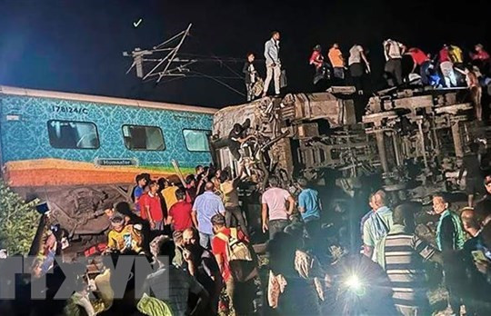 Ấn Độ: 100 thi thể chưa được xác định danh tính sau tai nạn đường sắt