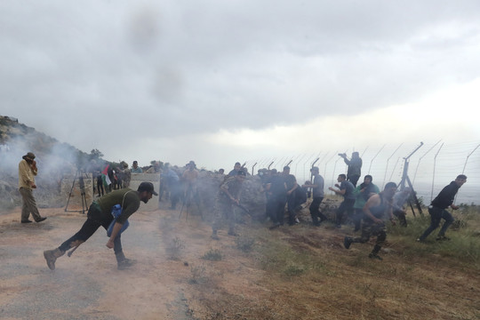 Quân đội Israel bắn hơi cay giải tán người biểu tình Liban ở biên giới