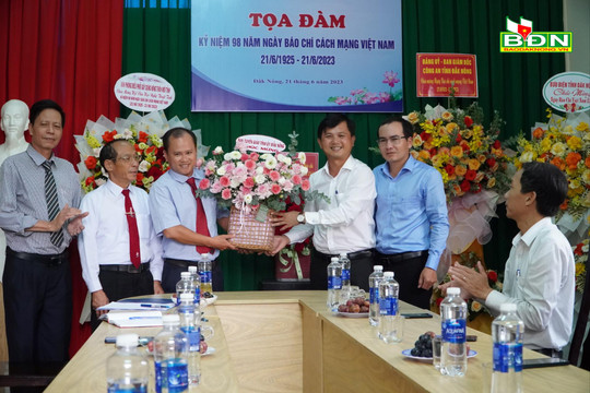 Gặp mặt hội viên, cộng tác viên tiêu biểu Tạp chí Nâm Nung