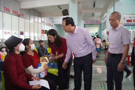 Đồng chí Ngô Thanh Danh dự Chương trình “Trái tim cho em” đến với trẻ em Đắk Nông