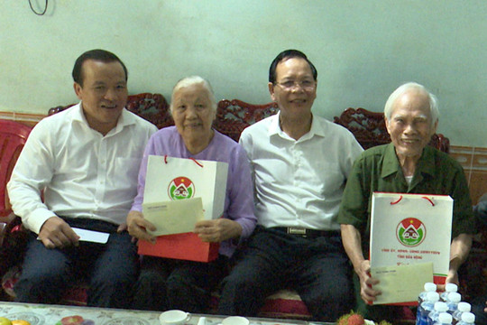 Bí thư Tỉnh ủy Ngô Thanh Danh thăm, tặng quà tại TP. Gia Nghĩa