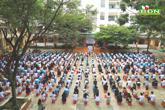 Đắk Nông tuyên truyền an toàn giao thông cho học sinh Trường THPT Chuyên Nguyễn Chí Thanh 