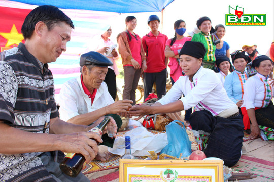 Vun đắp lòng hiếu thảo ông bà, cha mẹ