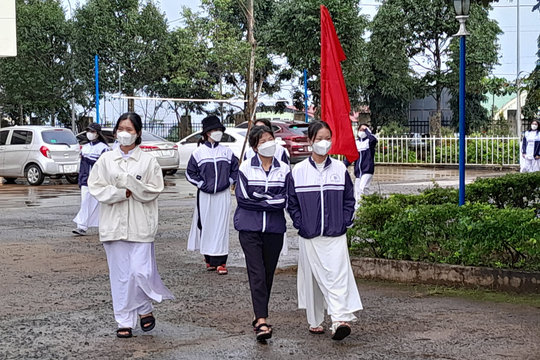 Trường THPT Đắk Glong phấn đấu phát triển nhanh và toàn diện hơn