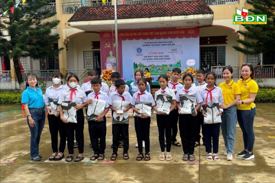 Tặng 200 thẻ bảo hiểm y tế cho học sinh khó khăn ở TP. Gia Nghĩa 