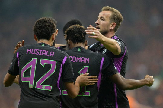 Champions League: Bayern đặt 1 chân vào vòng 1/8, M.U thắng nghẹt thở