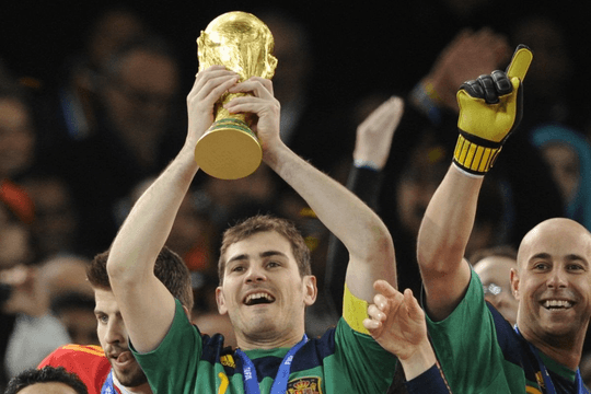 [Kỷ nguyên Si - Ro] "Thánh" Iker Casillas - Ngôi sao trong những ngôi sao