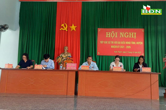 Đại biểu HĐND hai cấp tiếp xúc cử tri tại xã Kiến Thành