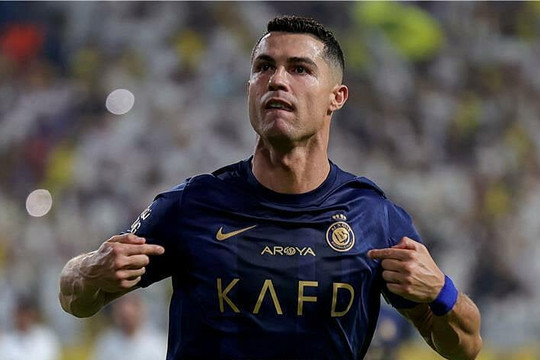 Messi giành QBV, Ronaldo hành động đầy ẩn ý khiến dân mạng xôn xao