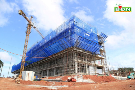 Tăng ca trên công trường trọng điểm Đắk Nông