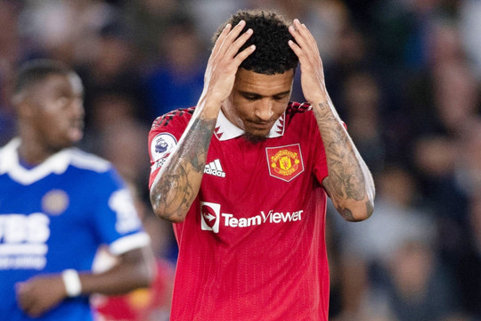 Bị HLV Erik ten Hag trục xuất khỏi nhóm nội bộ, Sancho hết cửa ở lại Man Utd?