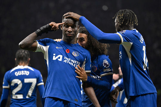 Chelsea ngược dòng 'hủy diệt' Tottenham trong trận cầu điên rồ