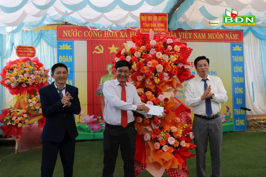 Lãnh đạo tỉnh Đắk Nông vui hội đoàn kết cùng Nhân dân tổ dân phố Nghĩa Hòa