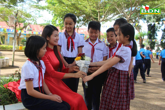 Đắk Nông đồng hành cùng giáo viên vượt khó