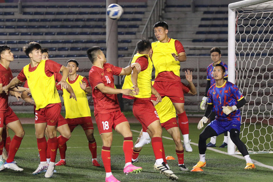 HLV Troussier nhìn ra điểm yếu, tuyển Việt Nam cảnh giác 'đòn tủ' Philippines