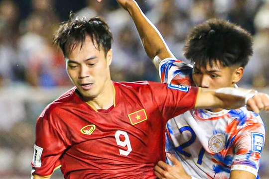 Thắng tuyển Philippines, chiến binh Sao Vàng vẫn bị chê dứt điểm kém