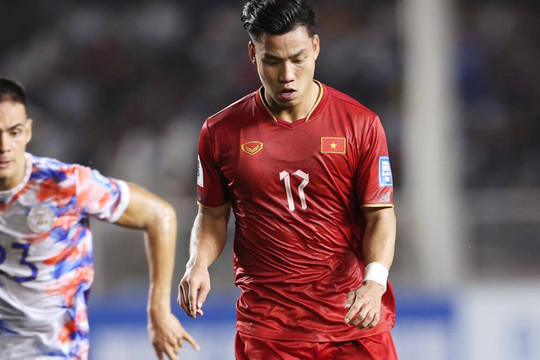 Văn Thanh, Tiến Linh đá nửa trận bị thay ra, HLV Troussier nói lý do