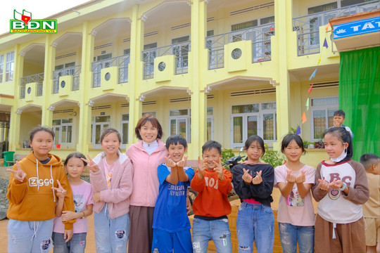 Đắk Nông: Một cô giáo được Trung ương tuyên dương “Chia sẻ cùng thầy cô”