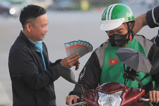 ĐT Việt Nam đấu Iraq: Phe vé không dám hét giá cao, chấp nhận 'chỉ lãi bát phở'