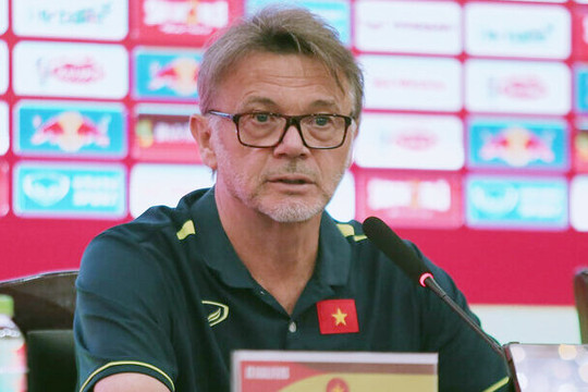 Muốn tuyển Việt Nam kiểm soát bóng, HLV Troussier giải thích như Guardiola