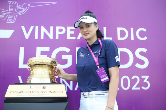 Cựu hoa khôi bóng chuyền Kim Huệ truyền cảm hứng cùng 60 huyền thoại golf