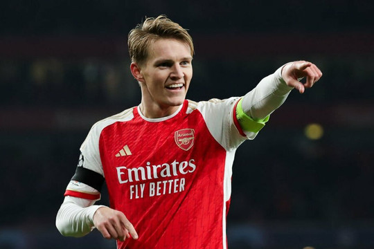 Arsenal giành quyền vào vòng 1/8 Cúp C1