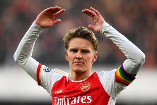 Saka, Odegaard giúp Arsenal đánh bại Wolverhampton