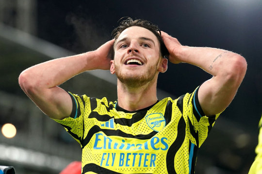 Sao 105 triệu Bảng ghi bàn phút cuối, Arsenal thắng nghẹt thở Luton Town