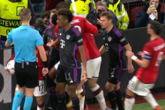 Sao trẻ Man Utd chơi xấu, xô xát với cầu thủ Bayern Munich