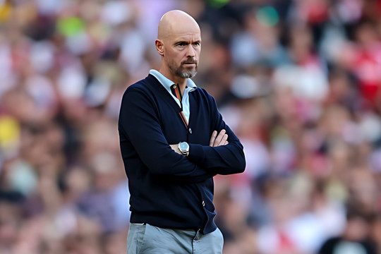 HLV Erik ten Hag bất ổn, đội nữ Man Utd cũng không ưa