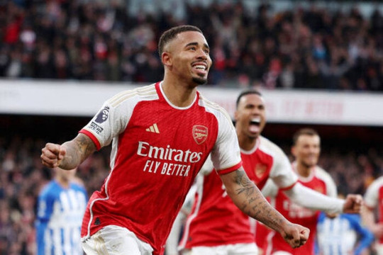 Kết quả Ngoại Hạng Anh: Đánh bại Brighton, Arsenal chờ Man Utd thắng Liverpool